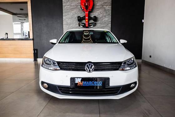 VOLKSWAGEN JETTA 2.0 COMFORTLINE FLEX 4P MANUAL